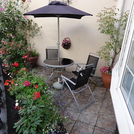 Edelweiss Guest House Douglas Bagian luar foto