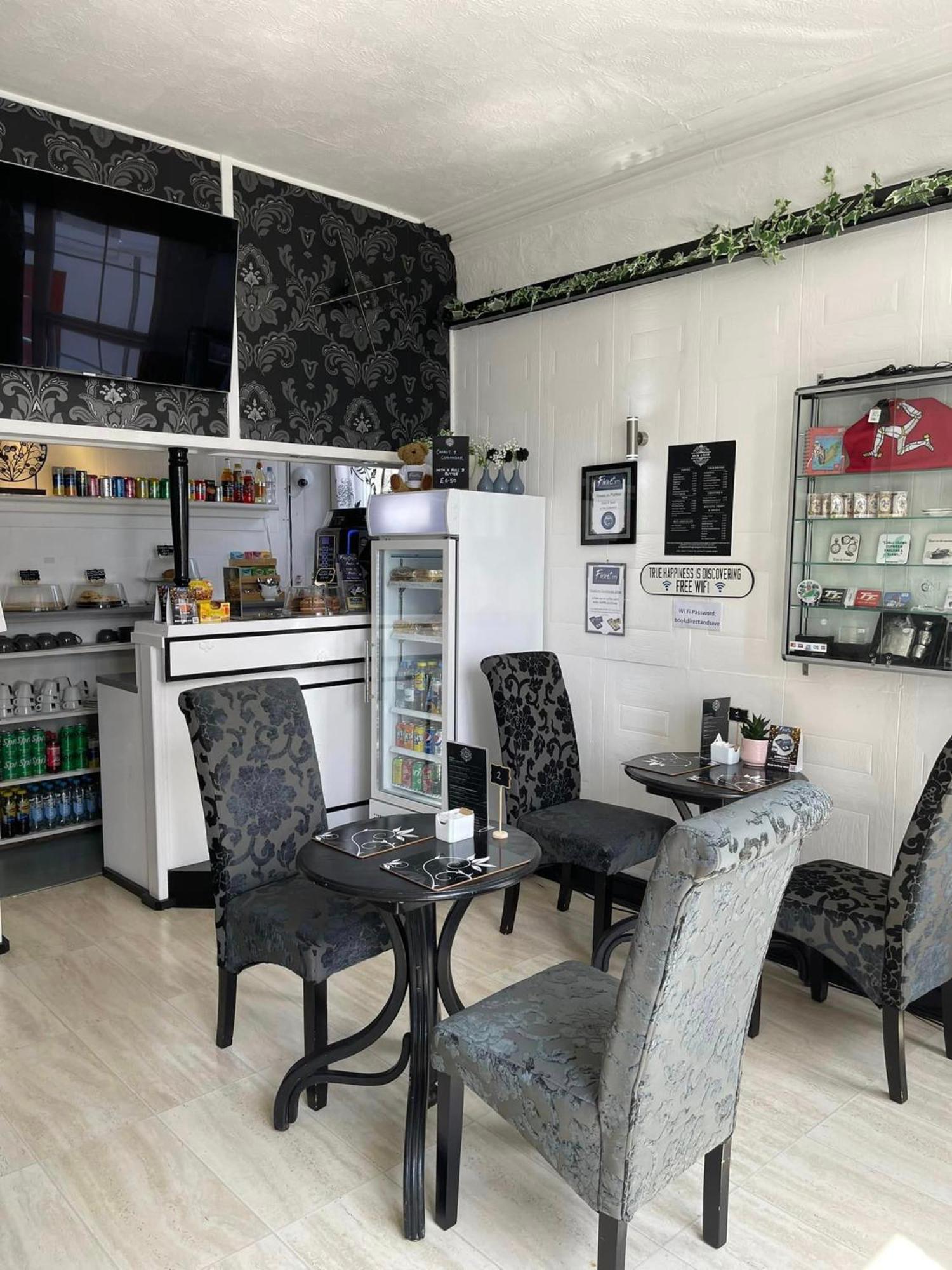 Edelweiss Guest House Douglas Bagian luar foto