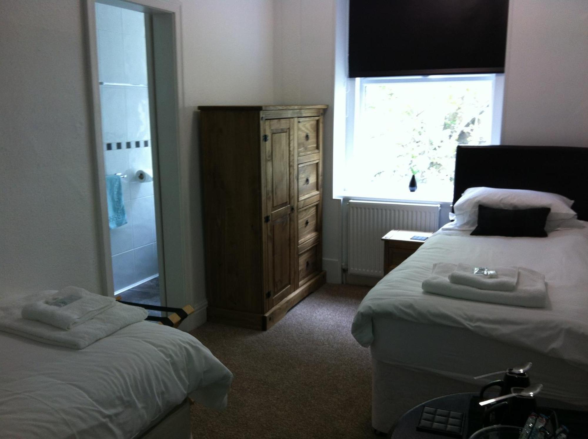 Edelweiss Guest House Douglas Bagian luar foto