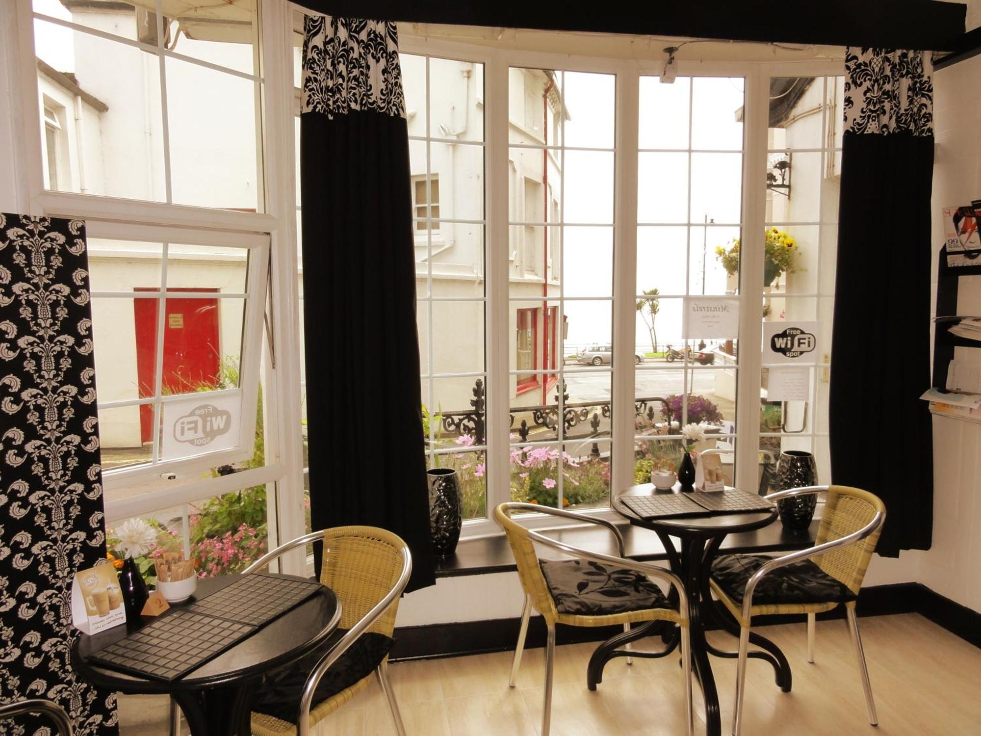 Edelweiss Guest House Douglas Bagian luar foto