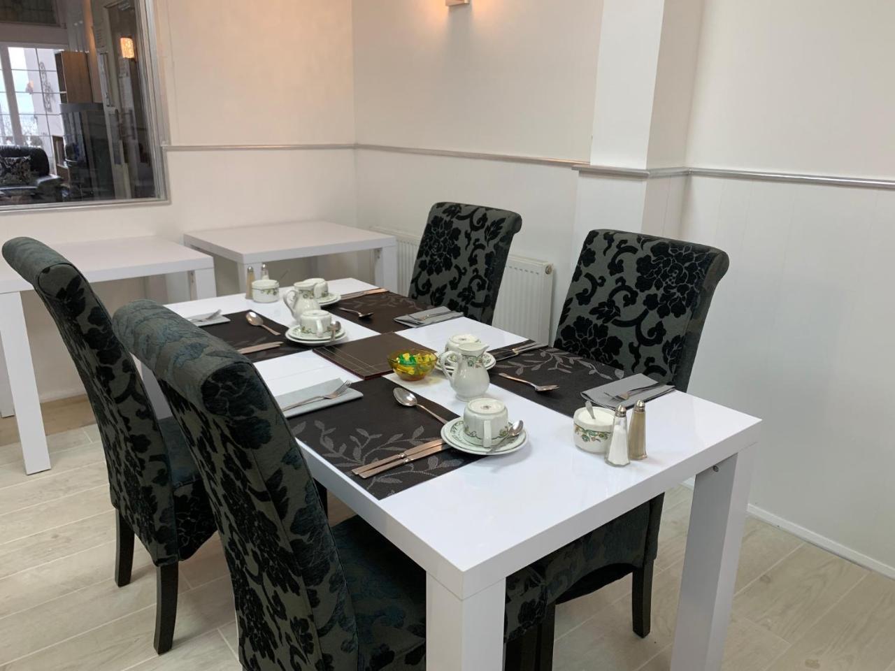 Edelweiss Guest House Douglas Bagian luar foto